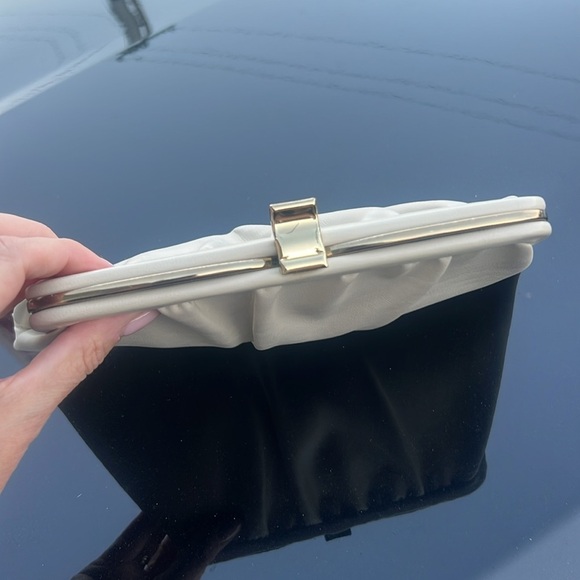Vintage cream clutch - Picture 4 of 5